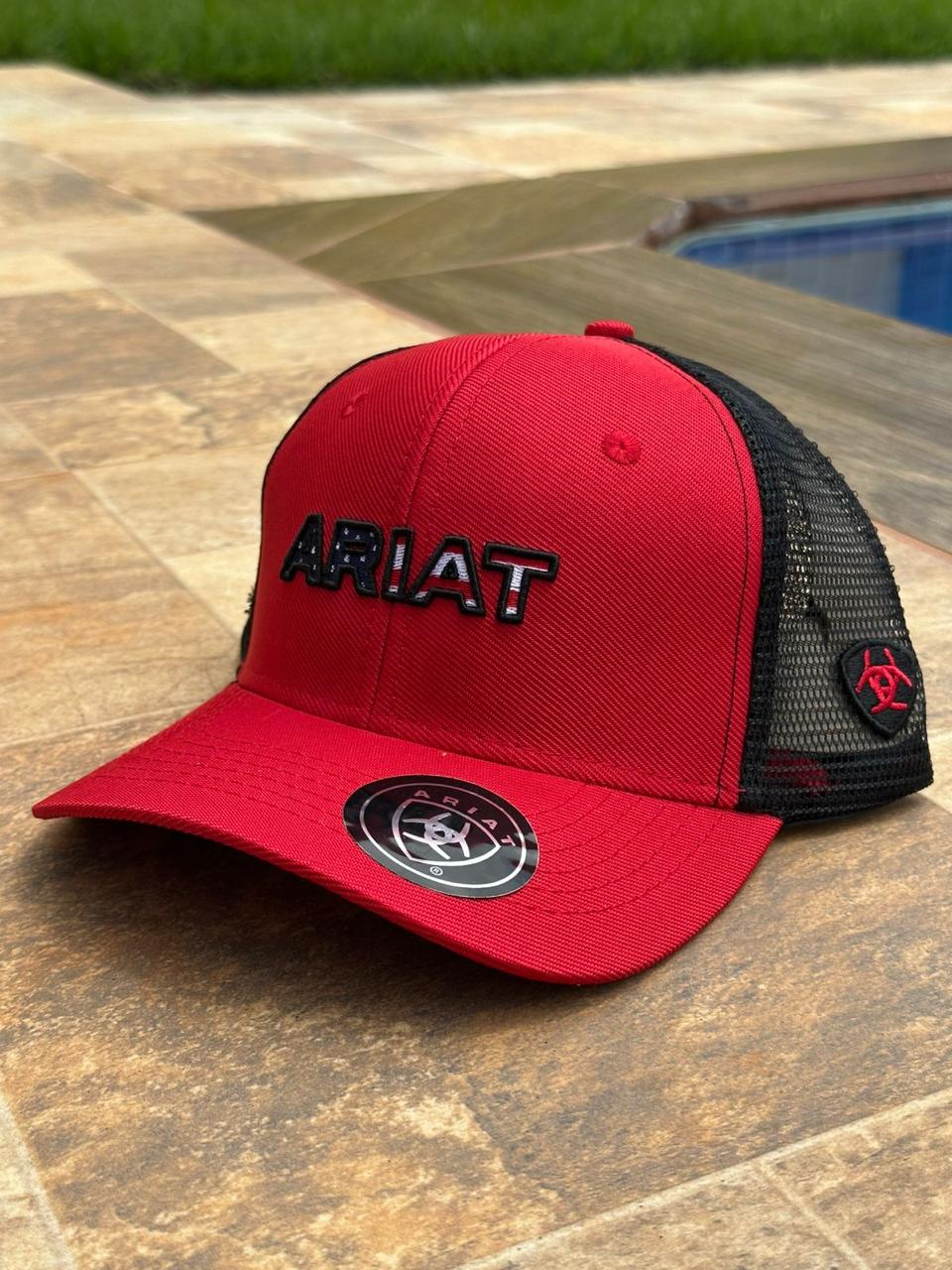 Boné Country Ariat Vermelho e Preto